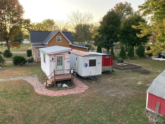 210 E Raymon Ave, Witt, IL 62094 - back of property with a yard