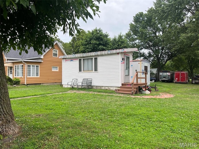 210 E Raymon Ave, Witt, IL 62094 - back of house with a lawn
