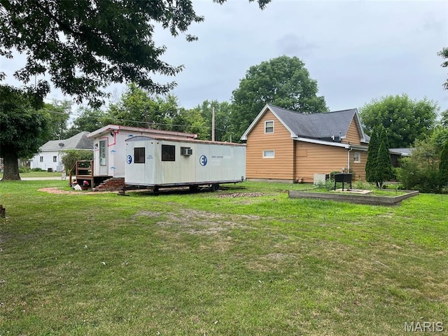 210 E Raymon Ave, Witt, IL 62094 - back of property featuring a lawn