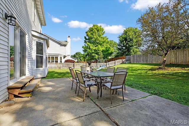 219 Royalltrail Ln, Saint Charles, MO 63368 - fenced backyard featuring outdoor dining space and a patio area