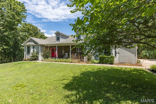 318 Doe Run Ln, Bonne Terre, MO 63628 - cape cod house featuring a front lawn and a porch