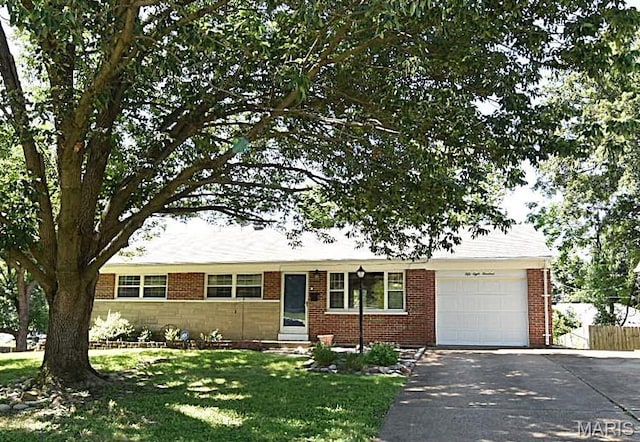 5800 Crossmont Dr, Affton, MO 63123 - photo 1