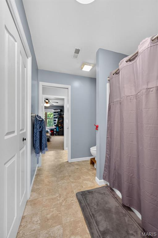 156 Bluffview Dr, Troy, MO 63379 - full bath with baseboards and toilet
