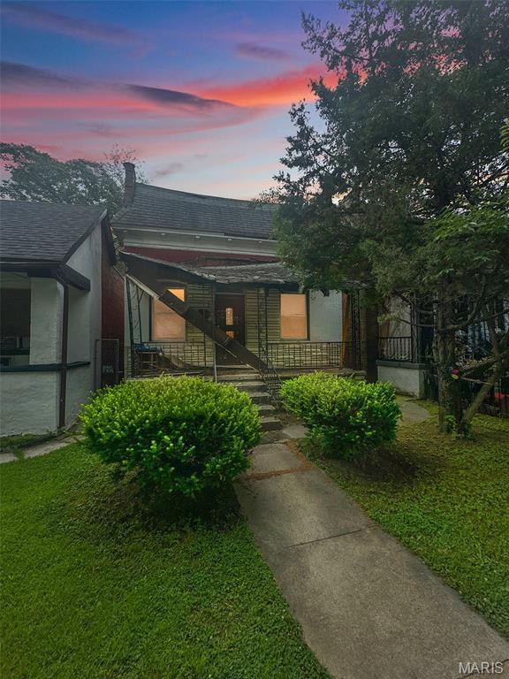 2806 Union Blvd, Saint Louis, MO 63115 - view of front of house featuring a porch, roof with shingles, and a front yard