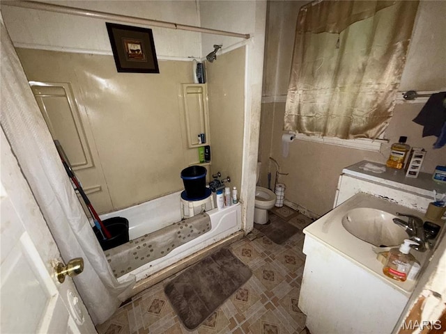 2806 Union Blvd, Saint Louis, MO 63115 - bathroom featuring shower / tub combo with curtain, vanity, and tile patterned floors