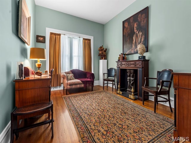 10 N Kingshighway Blvd Unit 4C, Saint Louis, MO 63108 - living area with wood finished floors and baseboards