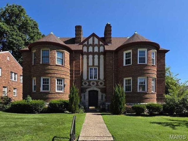 7801 Delmar Blvd Unit 2W, University City, MO 63130 - view of front of house with a front lawn and a chimney