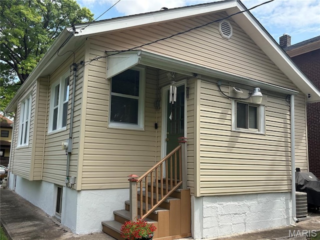 2425 State St, Granite City, IL 62040 - view of front of home featuring entry steps