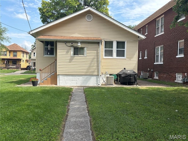 2425 State St, Granite City, IL 62040 - back of property featuring a yard