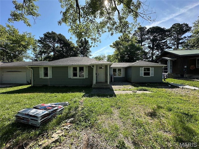 1506 S Gertrude St, Salem, MO 65560 - view of front of property with a front yard and an attached garage
