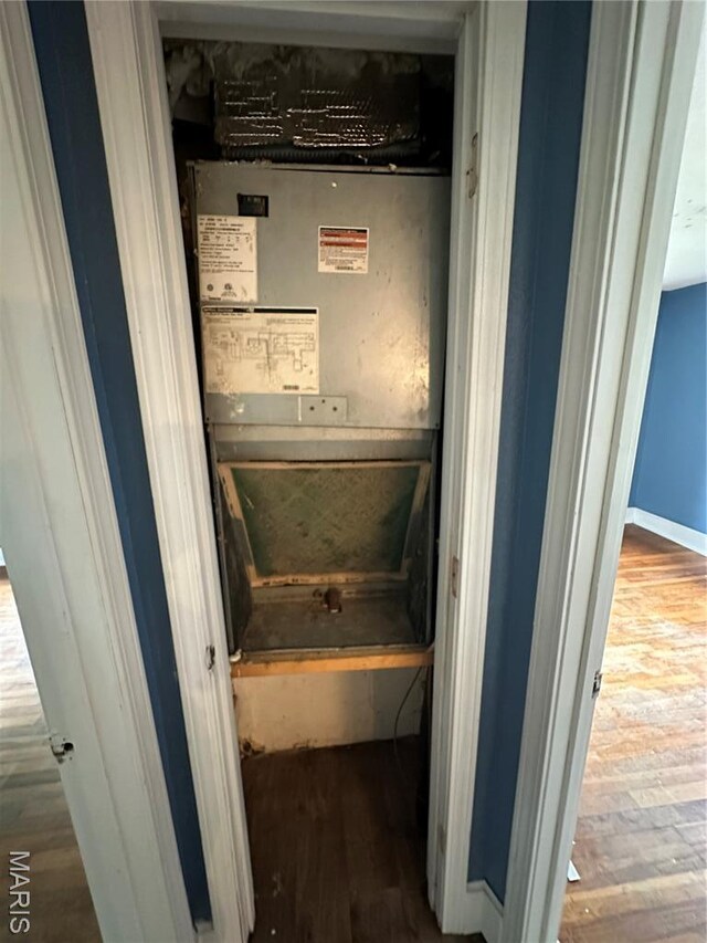 1506 S Gertrude St, Salem, MO 65560 - detailed view of wood finished floors and baseboards