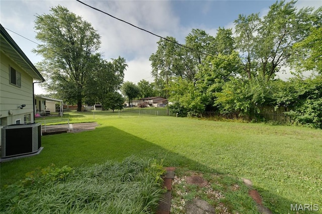 1340 Central Pkwy, Florissant, MO 63031 - view of yard