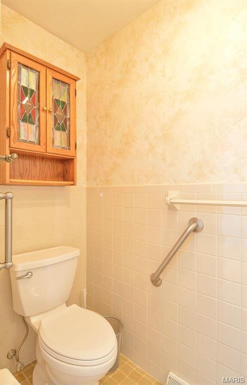 318 W Oak St, Mascoutah, IL 62258 - bathroom with toilet and tile patterned flooring