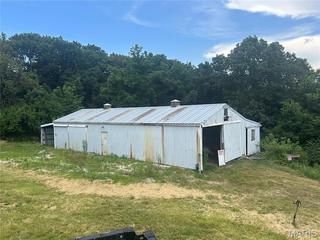 17300 W Bridle Trl, Wildwood, MO 63038 - view of pole building with a yard and a view of trees