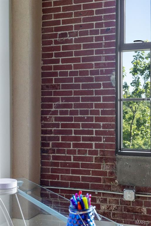 4100 Forest Park Ave Unit 306, Saint Louis, MO 63108 - detailed view of brick wall
