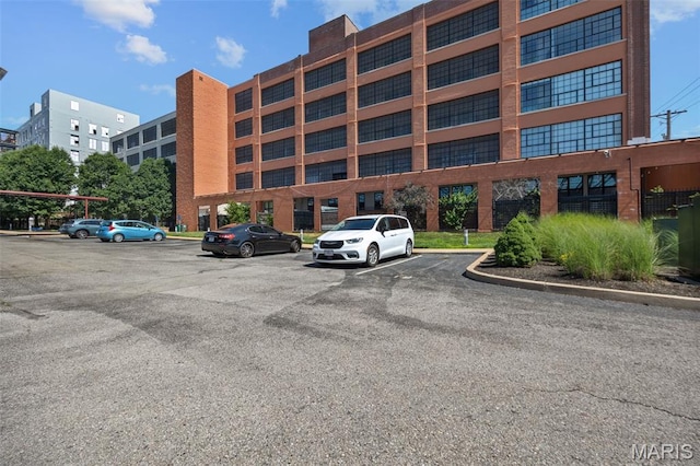4100 Forest Park Ave Unit 306, Saint Louis, MO 63108 - view of property featuring uncovered parking