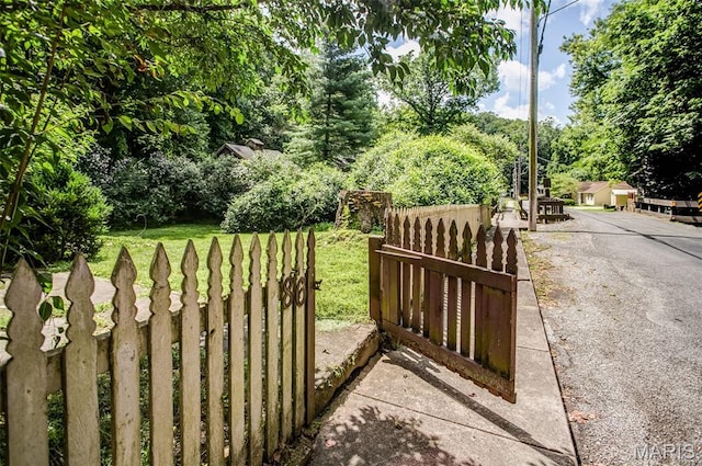 86 Mill St, Elsah, IL 62028 - gate featuring view of scattered trees
