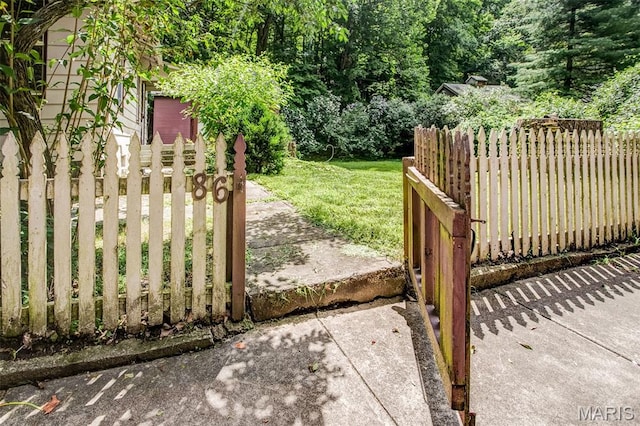 86 Mill St, Elsah, IL 62028 - view of gate