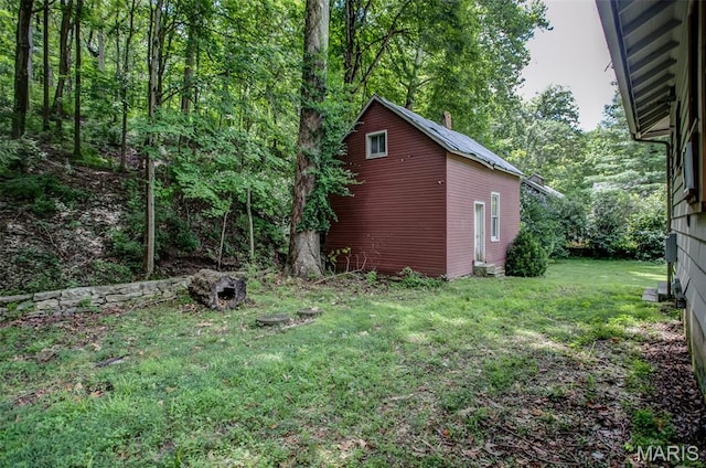 86 Mill St, Elsah, IL 62028 - view of grassy yard with an outdoor structure and a wooded view