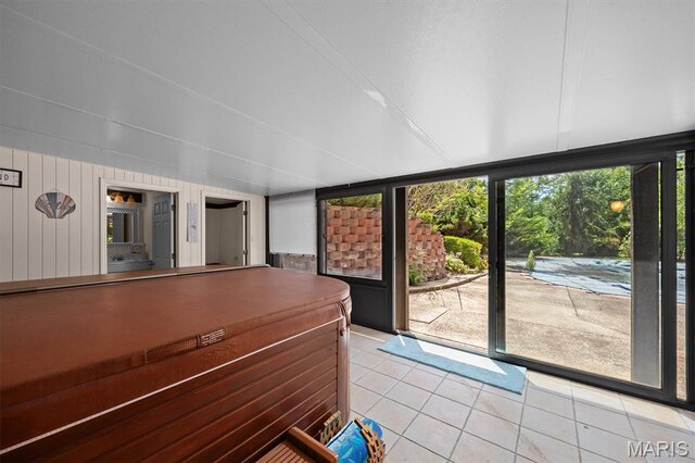 517 E Waters Edge Dr, Shiloh, IL 62221 - unfurnished sunroom featuring a jacuzzi