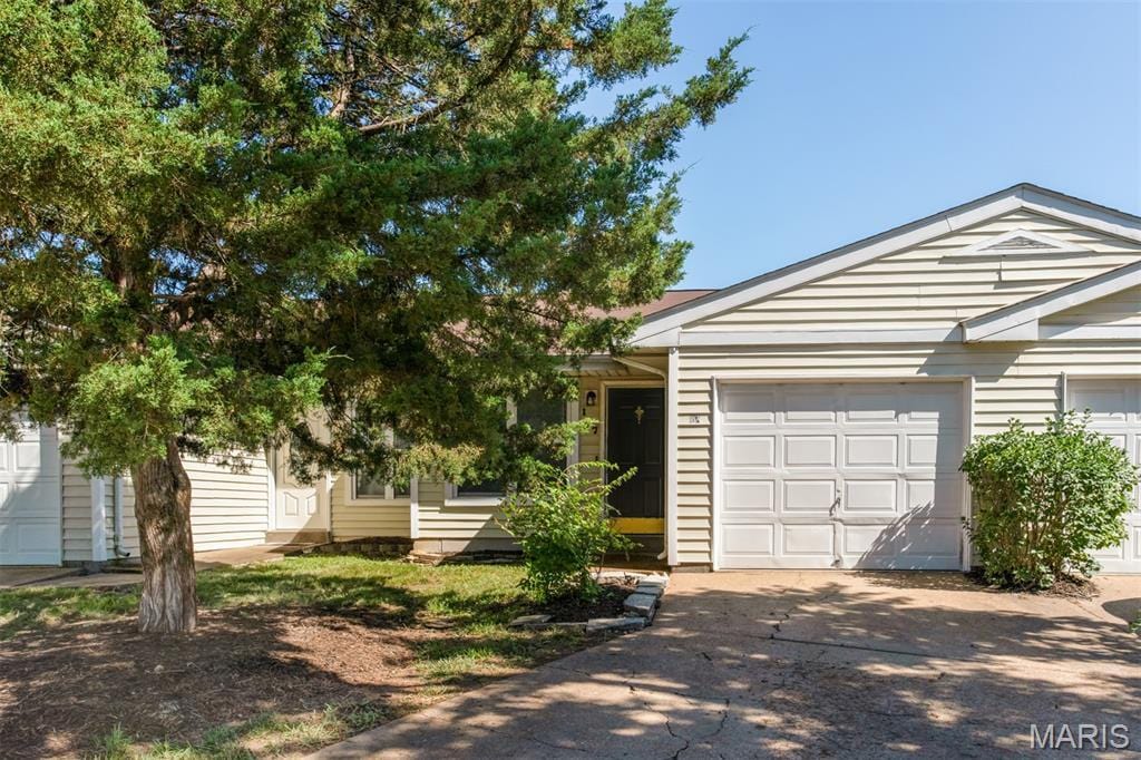117 Carnegie Ct, Valley Park, MO 63088 - photo 1