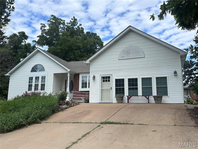 719 Camelot Estates Dr, Hillsboro, MO 63050 - view of front facade featuring brick siding