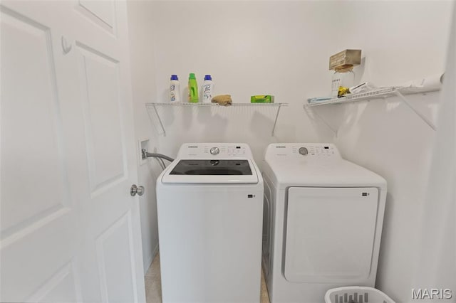 922 Benjamin Dr, Ofallon, IL 62269 - laundry room with washer and clothes dryer