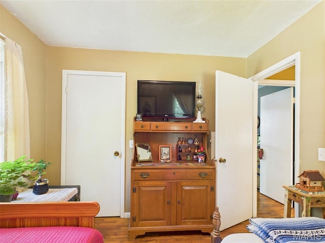 7603 Blue Moon Rd, Bucyrus, MO 65444 - living room featuring wood finished floors