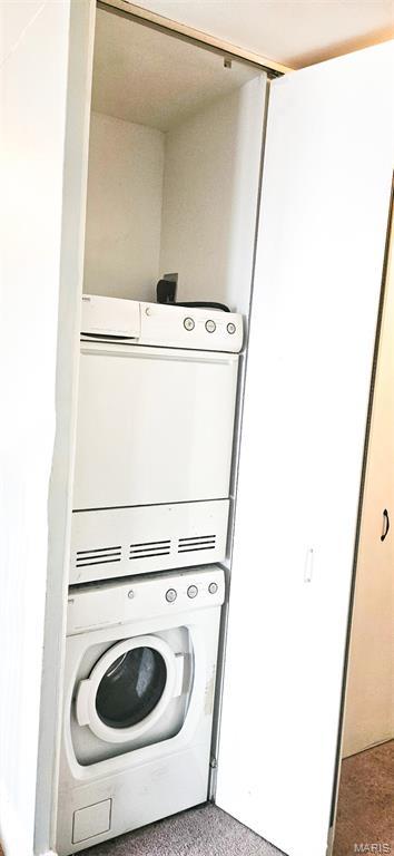 210 N 17th St Unit 905, Saint Louis, MO 63103 - laundry room featuring stacked washer / drying machine