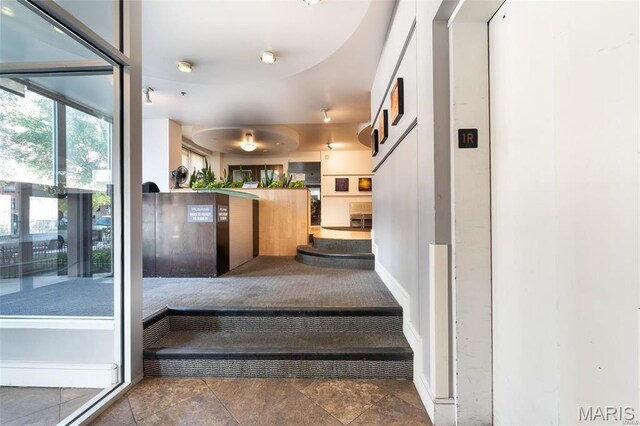 210 N 17th St Unit 905, Saint Louis, MO 63103 - view of staircase
