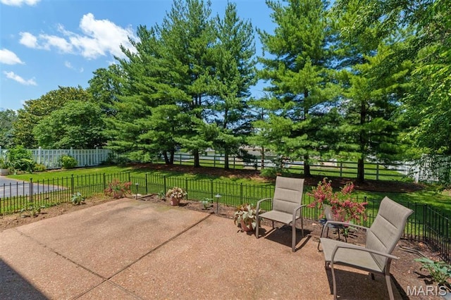 12429 Nicholas Ln, Saint Louis, MO 63131 - view of patio / terrace