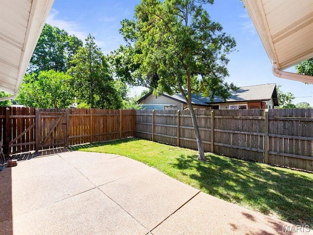 1201 Cheverly Ct, Saint Louis, MO 63146 - fenced backyard featuring a patio area