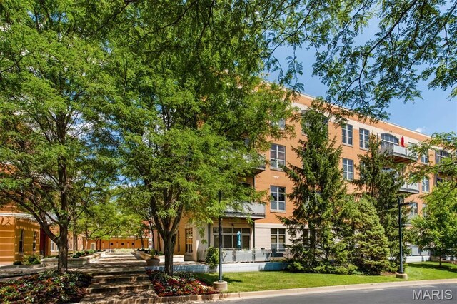 630 Emerson Rd Unit 203, Creve Coeur, MO 63141