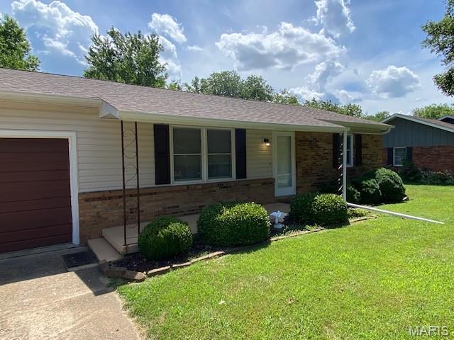 304 Hillcrest Dr, Saint Genevieve, MO 63670