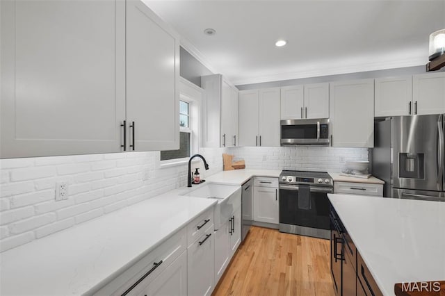 17108 Windsor Crest Blvd, Wildwood, MO 63038 - kitchen featuring stainless steel appliances, crown molding, decorative backsplash, light wood-style floors, and recessed lighting