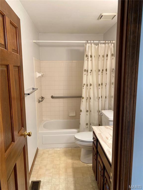 12020 Jacobson Ct, Saint Louis, MO 63044 - full bath featuring vanity and shower / bathtub combination with curtain
