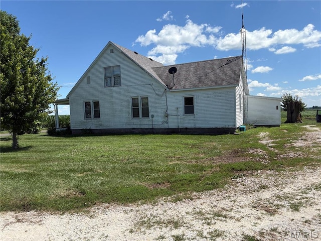 98 SW 200th Ave, Carrollton, IL 62016 - rear view of property featuring a shingled roof and a lawn