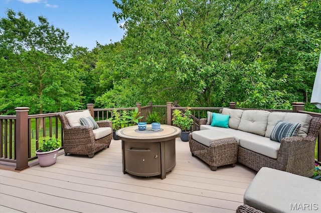 218 W Stonybrook Dr, Ofallon, IL 62269 - deck with an outdoor hangout area