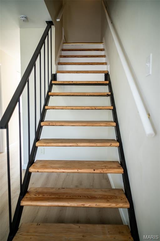 7346 Hazelcrest Dr, Hazelwood, MO 63042 - view of stairs