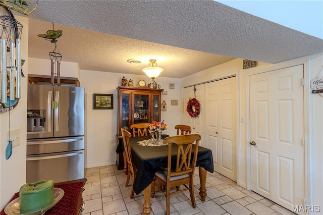 106 Red Bud Cir, Saint Robert, MO 65584 - dining area featuring a textured ceiling