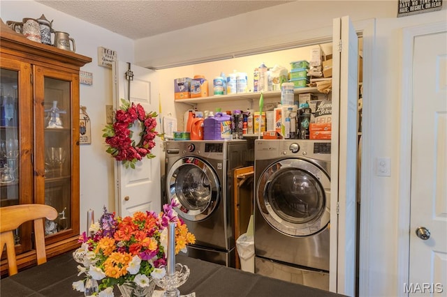 106 Red Bud Cir, Saint Robert, MO 65584 - laundry room featuring washer and dryer and a textured ceiling