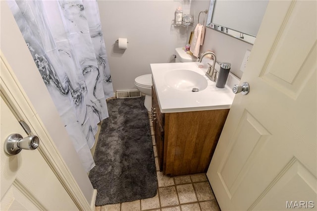106 Red Bud Cir, Saint Robert, MO 65584 - full bath featuring vanity and a shower with shower curtain