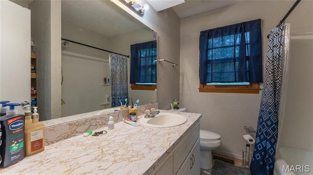 19954 Ironwood Ln, Lebanon, MO 65536 - bathroom with vanity and shower / bath combo with shower curtain