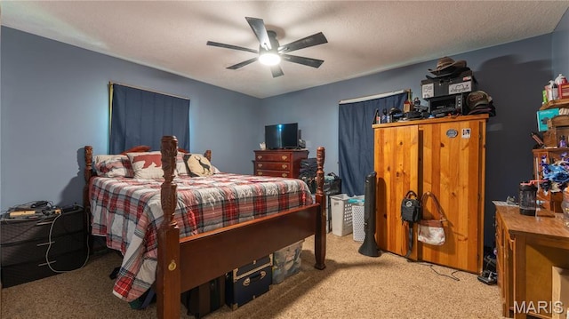 19954 Ironwood Ln, Lebanon, MO 65536 - carpeted bedroom with a ceiling fan