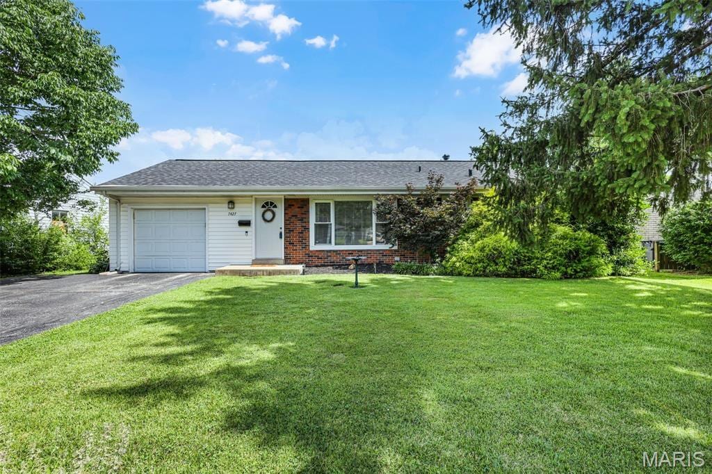 7427 Rockwood Dr, Saint Louis, MO 63123 - photo 1