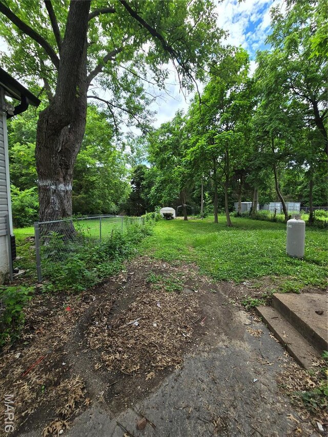 8108 Saint Charles Rock Rd, Saint Louis, MO 63114 - view of yard