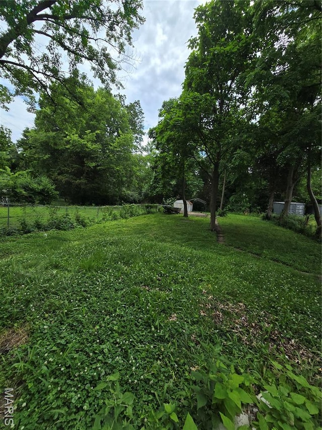 8108 Saint Charles Rock Rd, Saint Louis, MO 63114 - view of yard