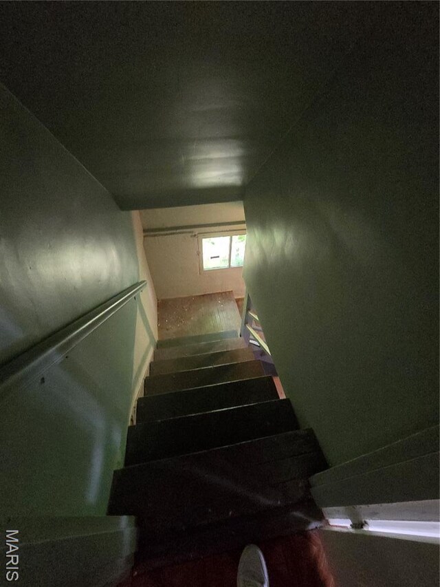 8108 Saint Charles Rock Rd, Saint Louis, MO 63114 - view of stairway