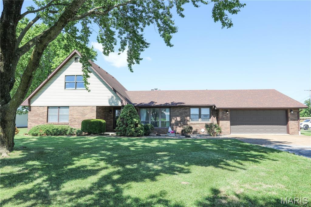 2613 Mockingbird Ln, Granite City, IL 62040 - photo 1