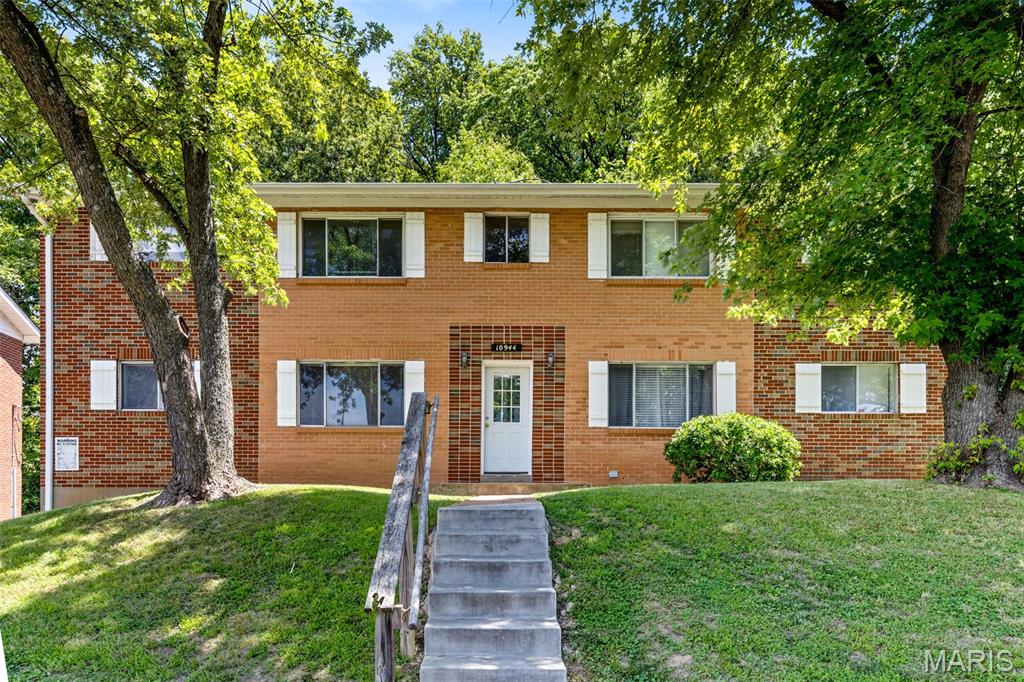 10944 Warwickhall Dr, Bridgeton, MO 63044 - photo 1